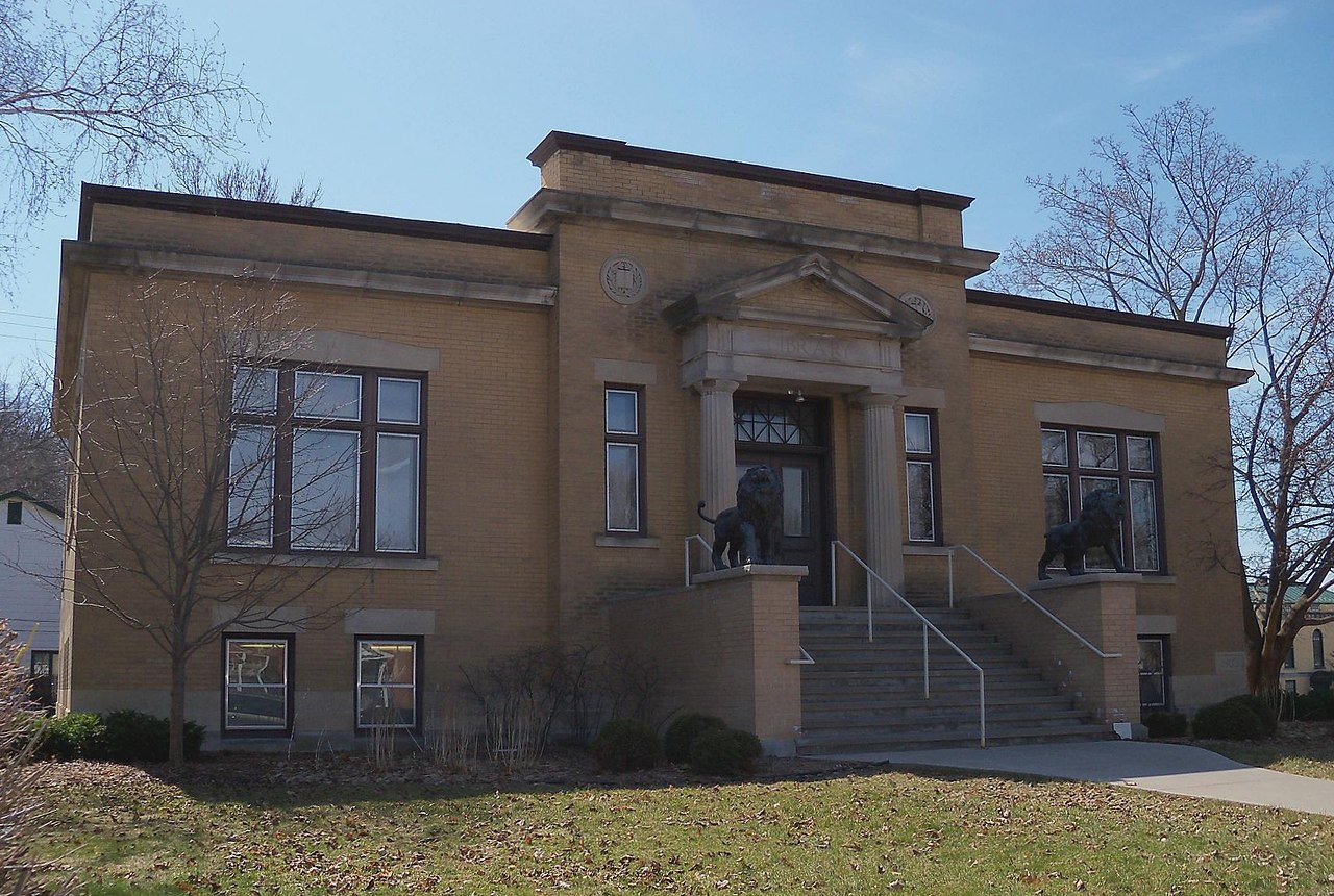 image of the Library's original Carnegie building on Locust Street